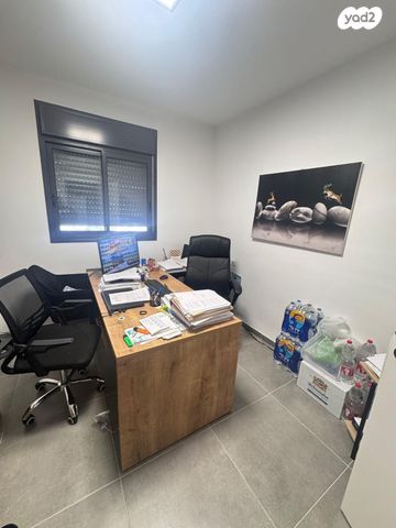 דירה, עפרה חזה, משכנות האומנים, קרית מוצקין