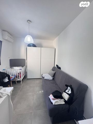 דירה, עפרה חזה, משכנות האומנים, קרית מוצקין