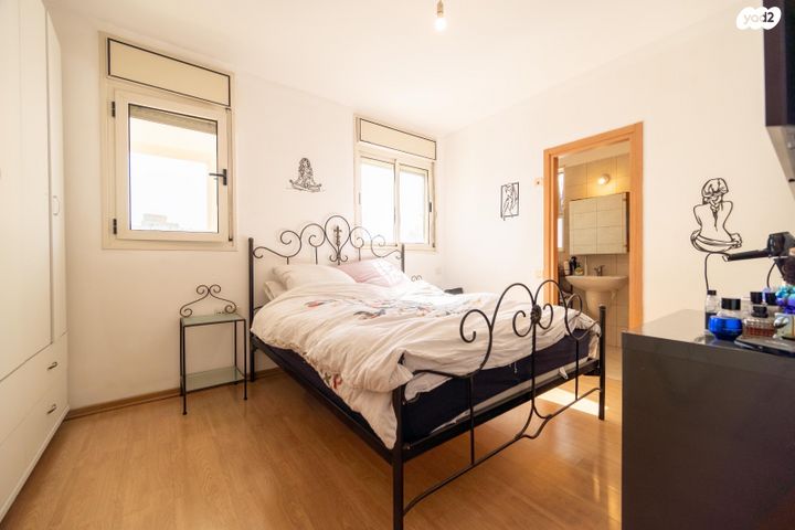 דירה, אלוף רחבעם זאבי, הדר המושבות החדשה / אם המושבות החדשה, פתח תקווה