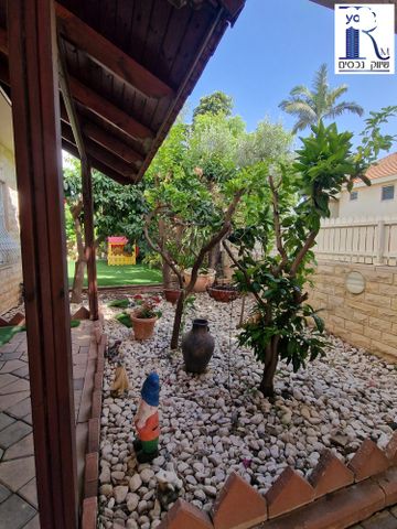 בית פרטי/ קוטג', הרצוג, גני אזור, אזור