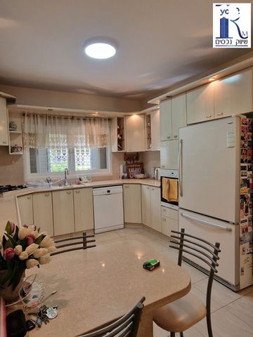 בית פרטי/ קוטג', הרצוג, גני אזור, אזור