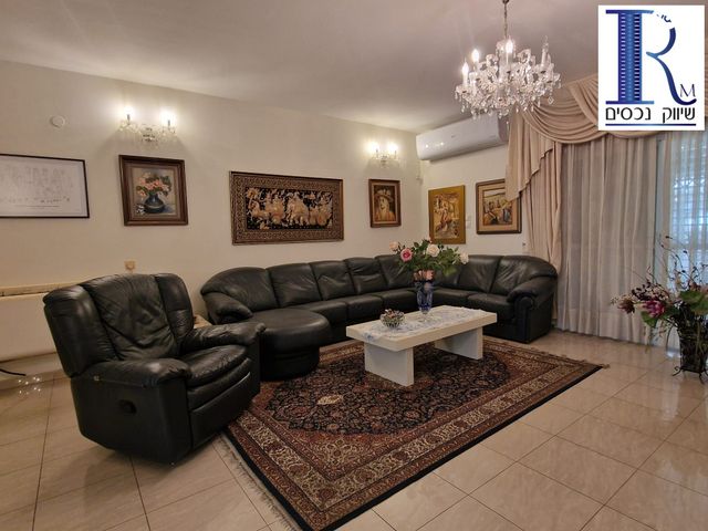 בית פרטי/ קוטג', הרצוג, גני אזור, אזור