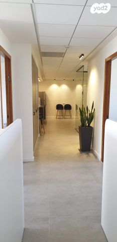 משרדים, יגאל אלון, ביצרון ורמת ישראל, תל אביב יפו