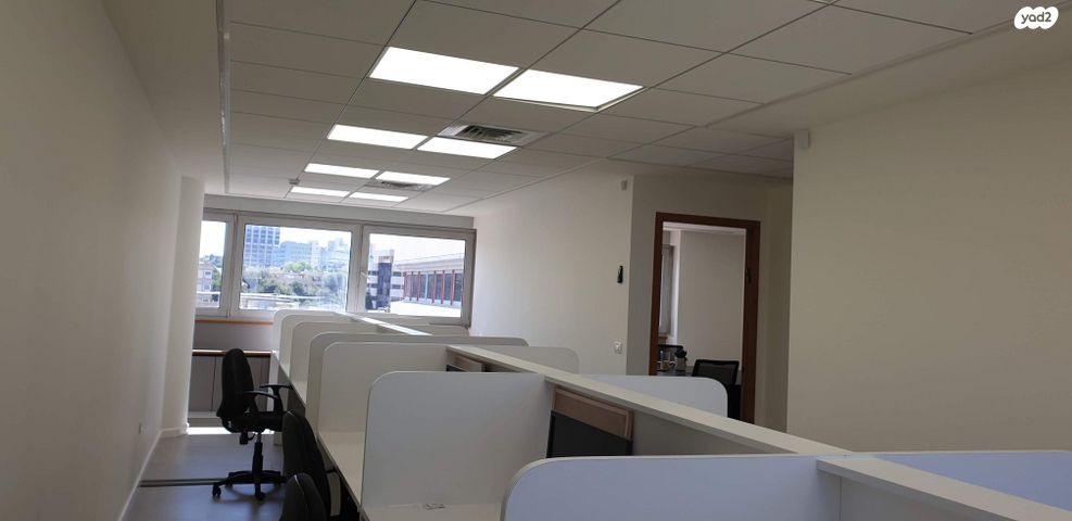 משרדים, יגאל אלון, ביצרון ורמת ישראל, תל אביב יפו