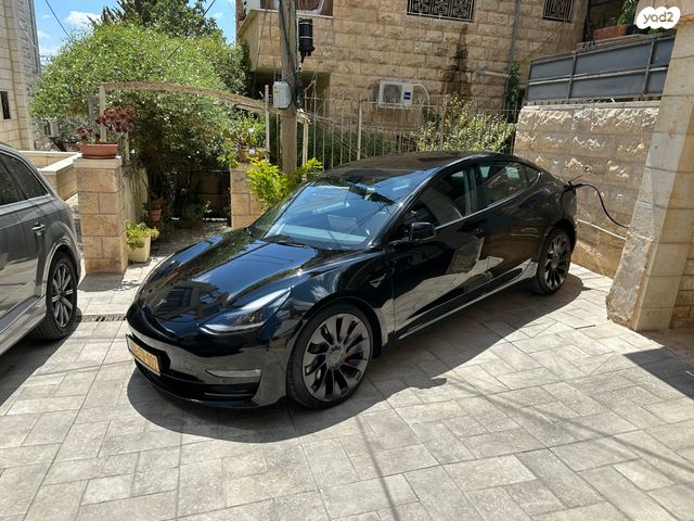 מודעת רכב טסלה מודל 3