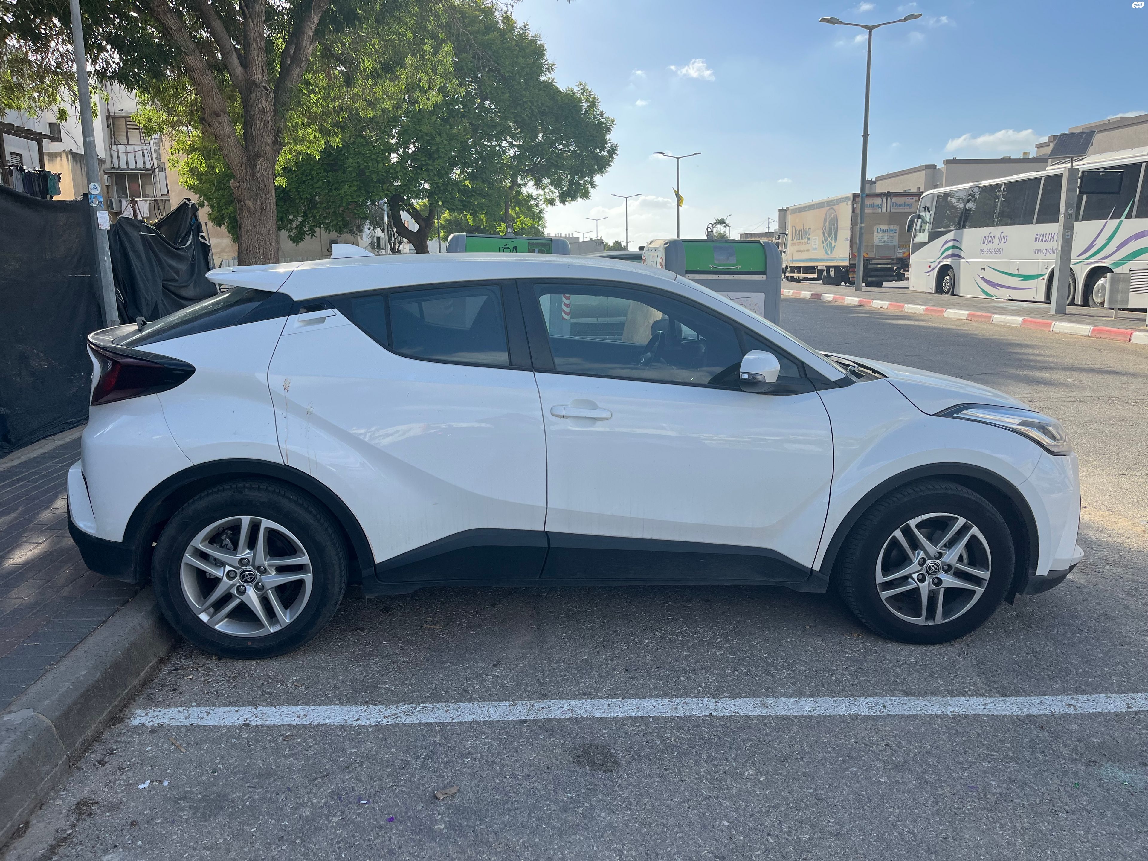 מודעת רכב טויוטה C-HR