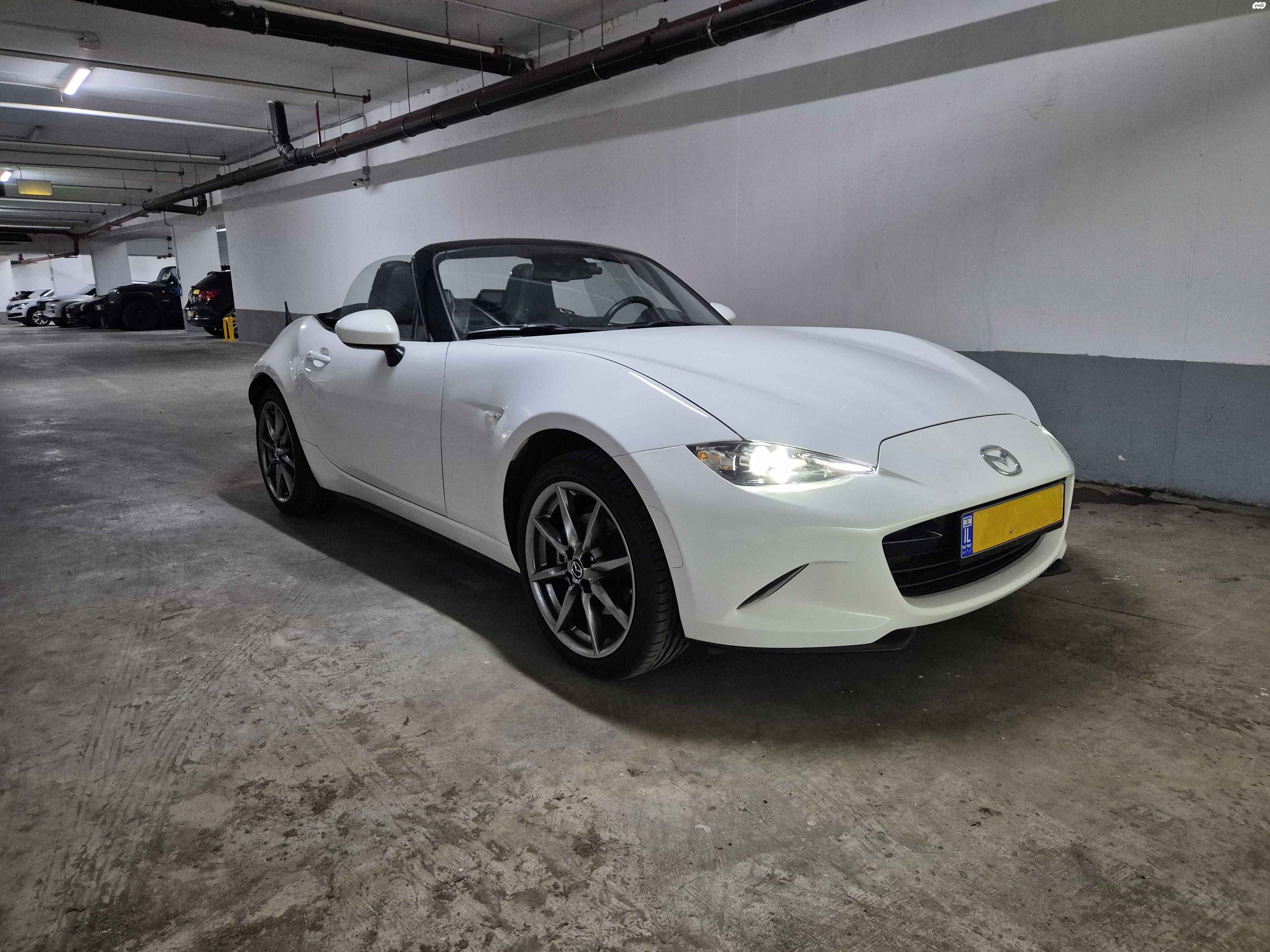 מודעת רכב מאזדה MX-5