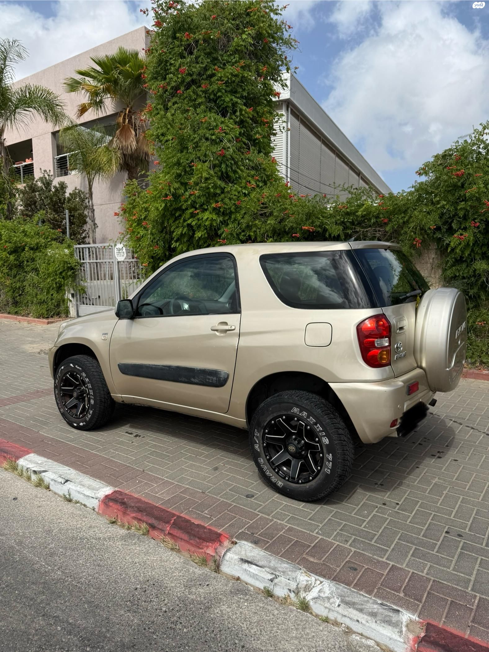 מודעת רכב טויוטה RAV4