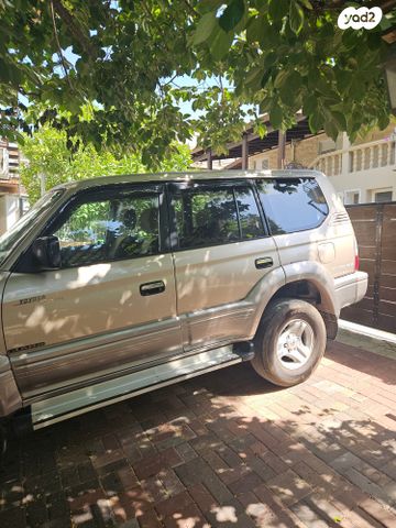 טויוטה לנד קרוזר