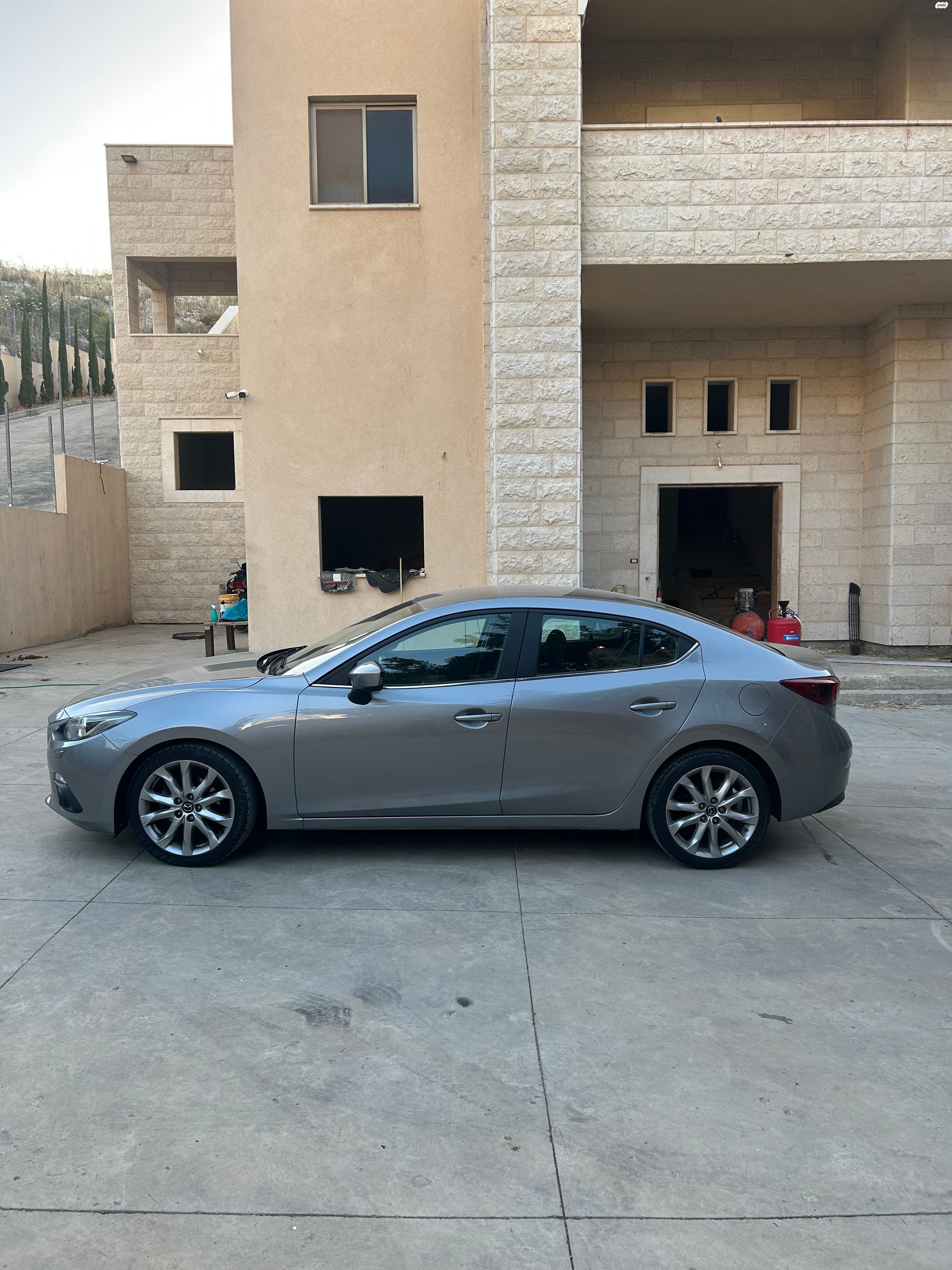 מודעת רכב מאזדה 3