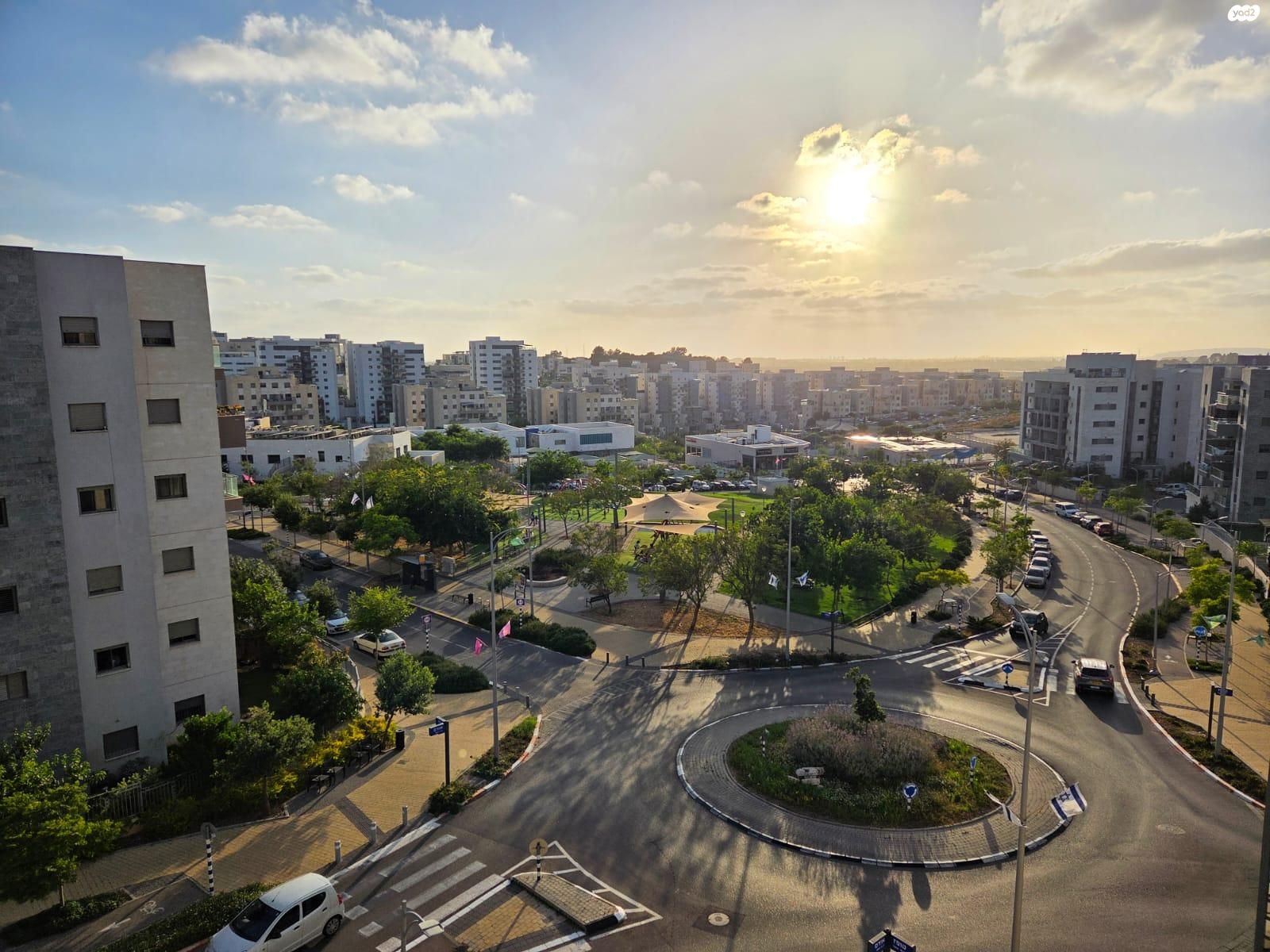 אודם 15
