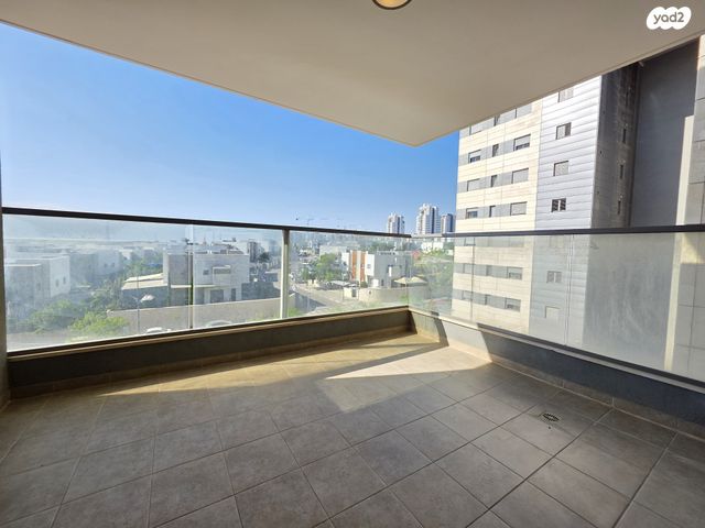 דירה, הנרייטה סאלד, כרמי גת, קרית גת