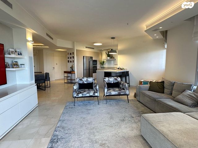 דירה, נווה גן, רמת השרון