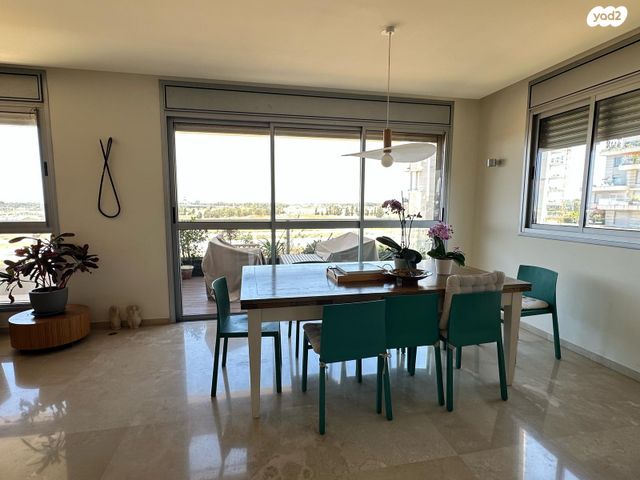 גג/ פנטהאוז, נווה גן, רמת השרון