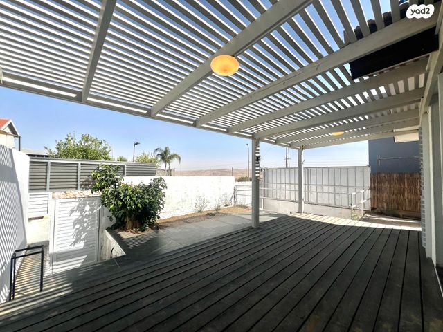 דו משפחתי, פטרה, ממשית, דימונה