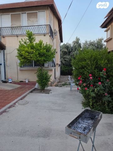 דו משפחתי, בית שאן