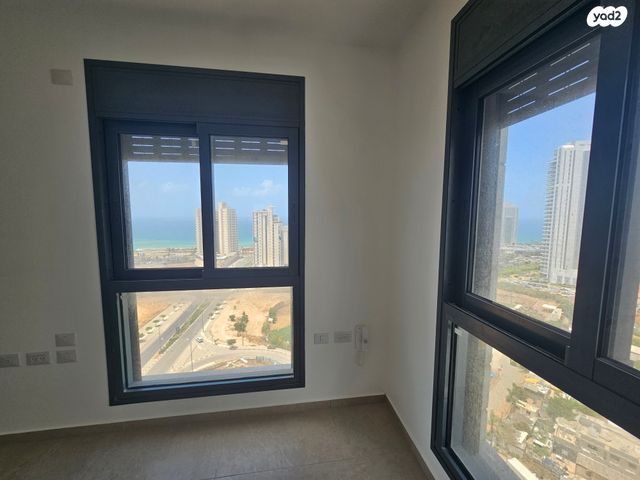 דירה, אמנון ליפקין שחק, נוף הטיילת, נתניה