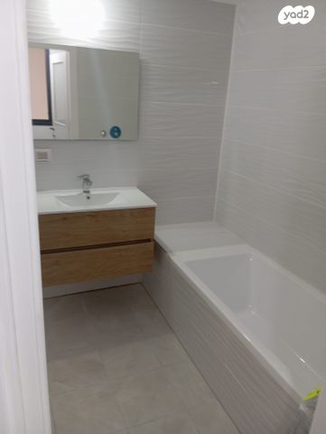 דירה, הפרחים, חריש