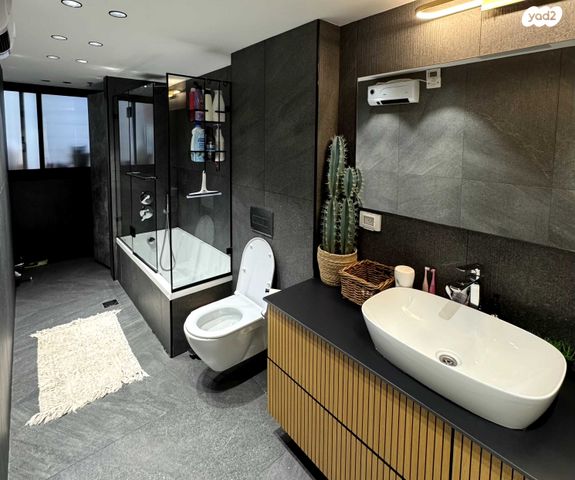 דירה, ישראל זנגוויל, נתניה