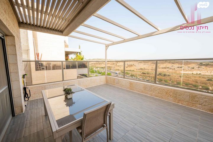 גג/ פנטהאוז, מודיעין מכבים רעות