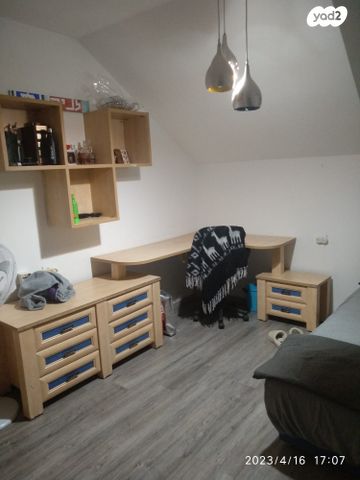 דופלקס, אדם - גבע בנימין