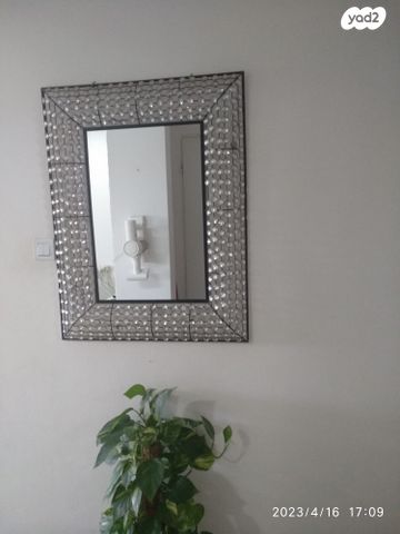 דופלקס, אדם - גבע בנימין