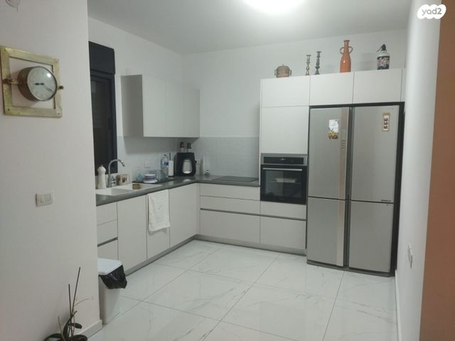 דירה, שלמה גולדין, ג' / מרכז מזרח העיר, רחובות