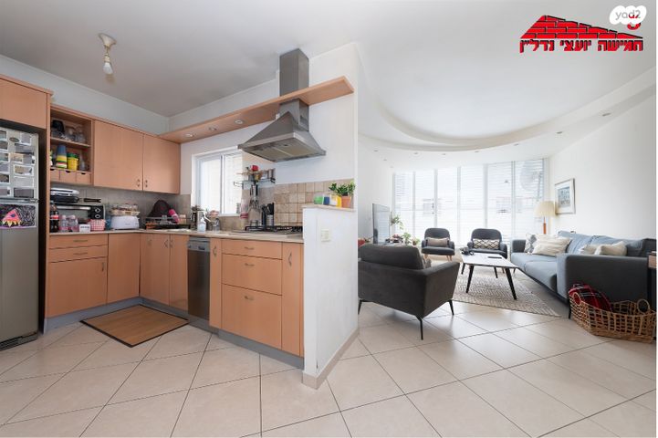 דירה, צבי הירשפלד, רמז, מערב ותיק, ראשון לציון