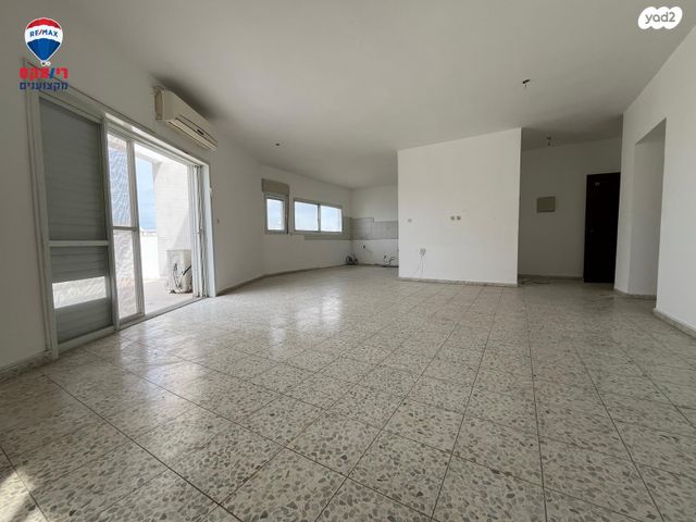 גג/ פנטהאוז, פרנק, הזיתים, חדרה