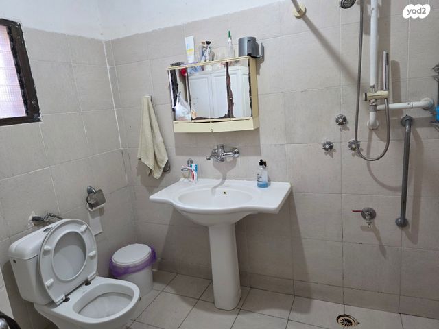 דו משפחתי, בית שאן