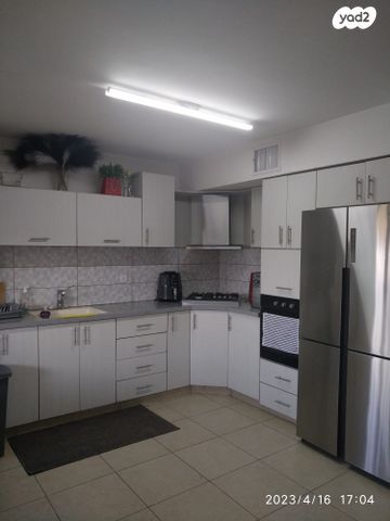 דופלקס, אדם - גבע בנימין