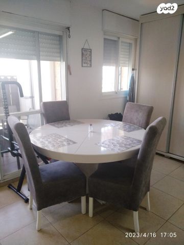 דופלקס, אדם - גבע בנימין