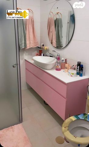 דירה, דודו דותן, הרקפות, ראשון לציון