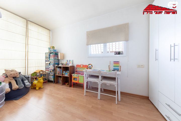 דירה, צבי הירשפלד, רמז, מערב ותיק, ראשון לציון