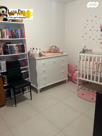 דירה, דודו דותן, הרקפות, ראשון לציון