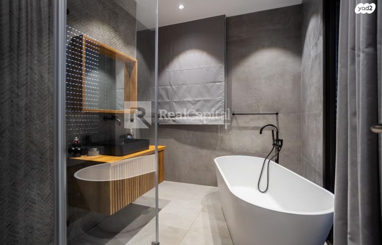 דו משפחתי, גולן, רמת השרון