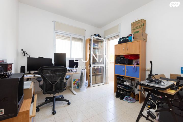 דירה, מרדכי גור, רמת פולג, נתניה