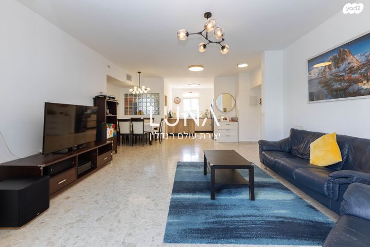 דירה, מרדכי גור, רמת פולג, נתניה