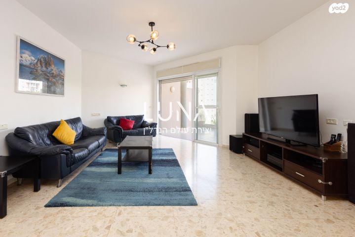 דירה, מרדכי גור, רמת פולג, נתניה