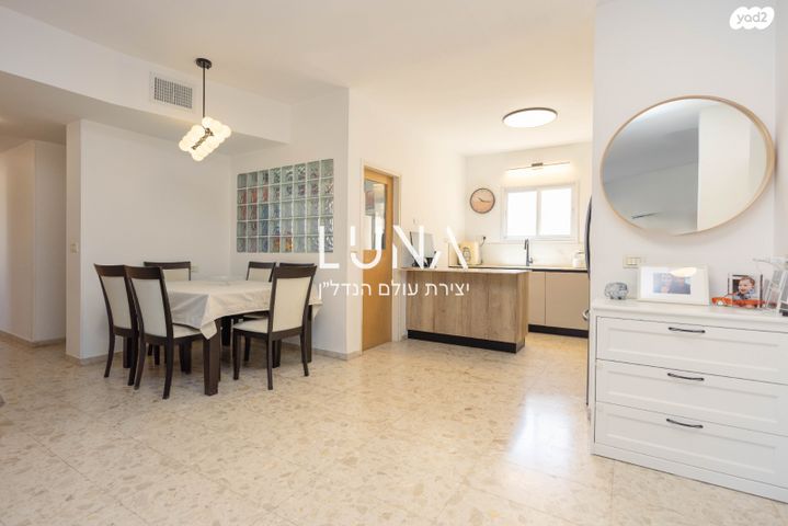 דירה, מרדכי גור, רמת פולג, נתניה