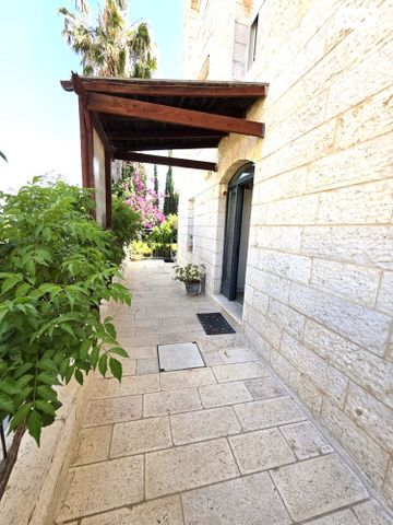 דירת גן, הדישון, מלחה, מנחת, ירושלים