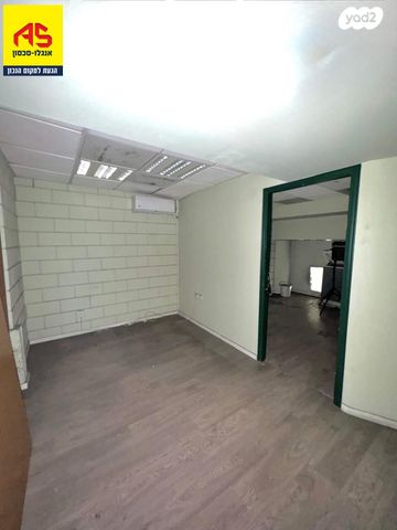 חנויות/ שטח מסחרי, גד מנלה, אזור תעשיה ספיר, נתניה