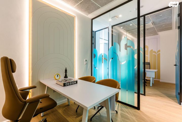 משרדים, שדרות מנחם בגין, החותרים, טירת כרמל