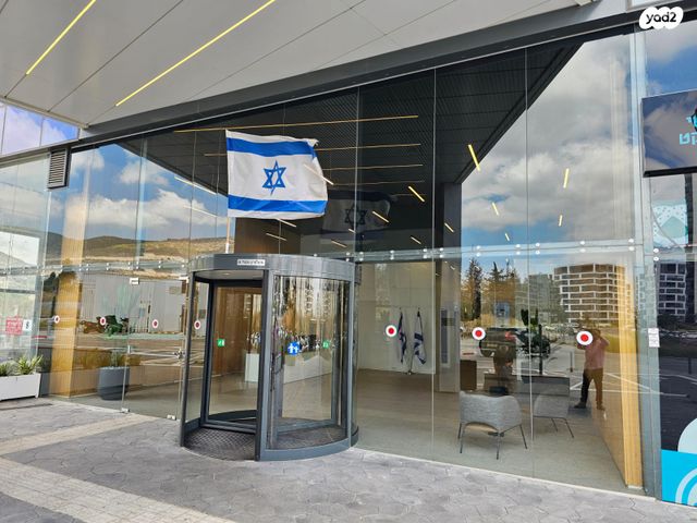 משרדים, שדרות מנחם בגין, החותרים, טירת כרמל