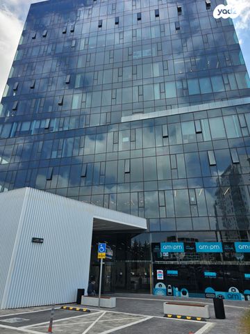 משרדים, שדרות מנחם בגין, החותרים, טירת כרמל