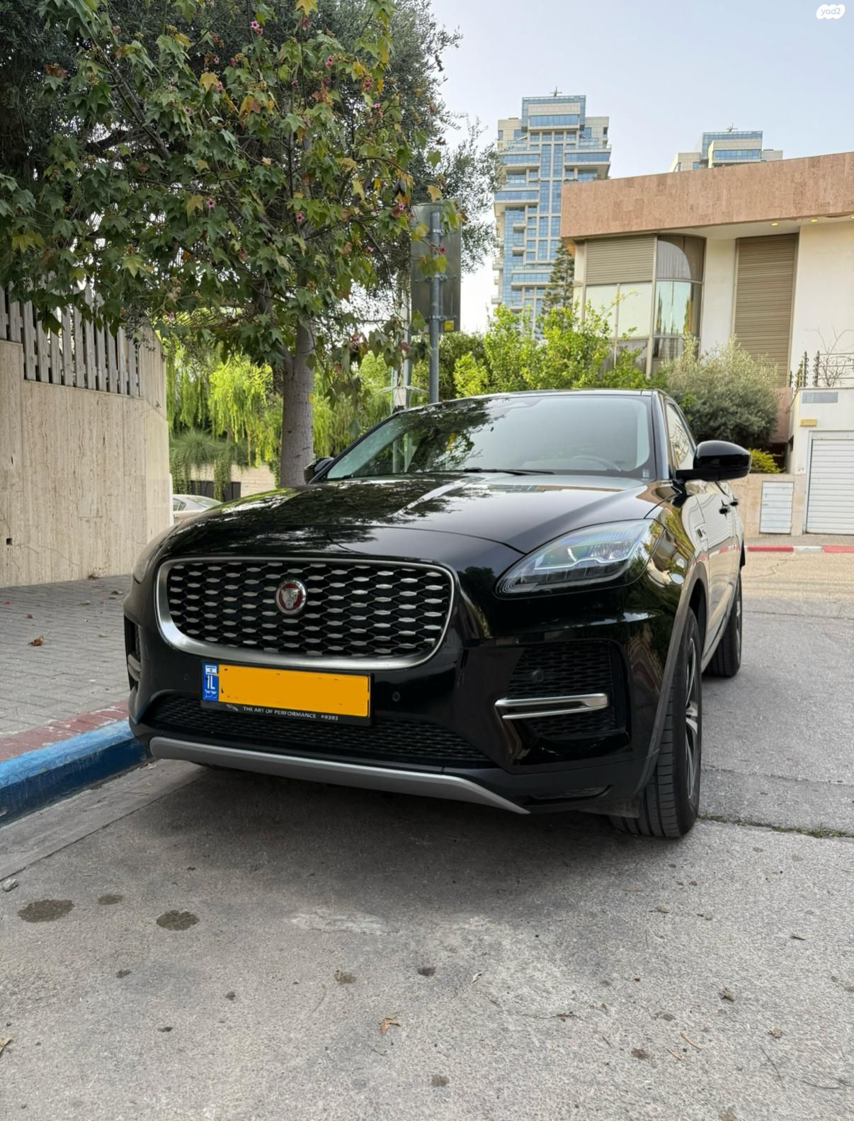 מודעת רכב יגואר E-Pace