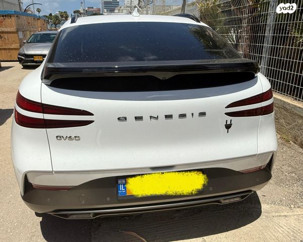 מודעת רכב ג'נסיס GV60