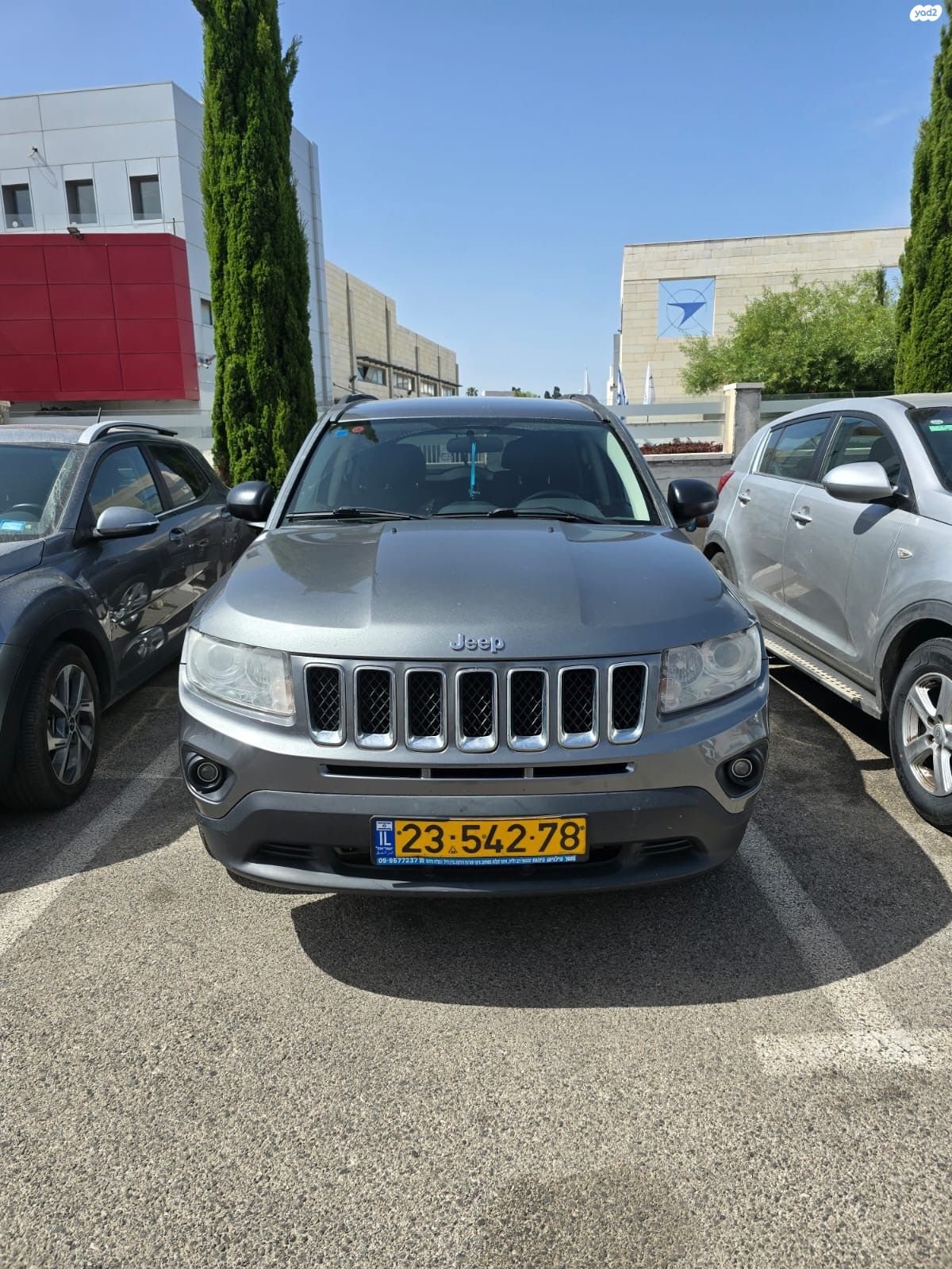 מודעת רכב ג'יפ קומפאס