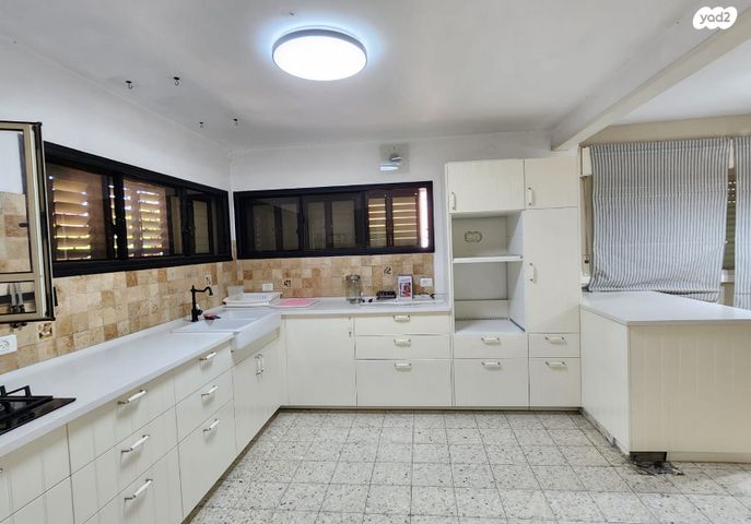 קיבוץ גלויות 9