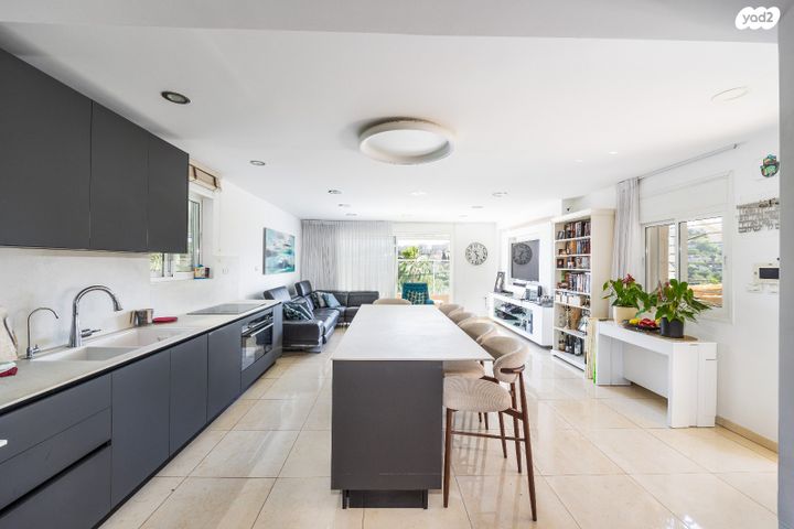 דופלקס, יאנוש קורצ'אק, קרית היובל, ירושלים